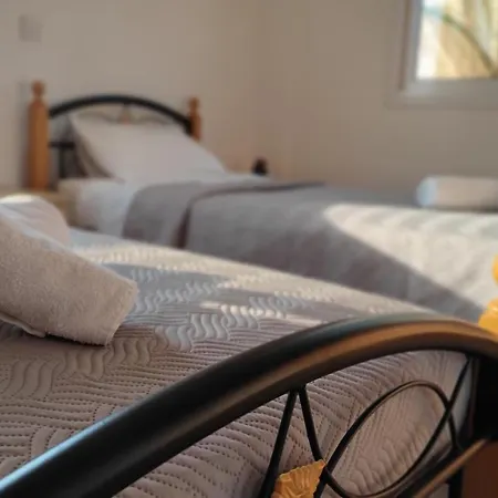 Prázdninový dům Lovely Home,kapparis,2 Swimming Pools,wifi