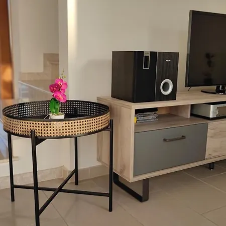Lovely Home,kapparis,2 Swimming Pools,wifi 別荘