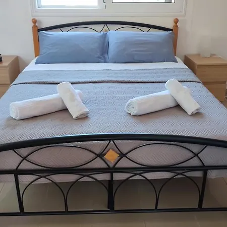 別荘 Lovely Home,kapparis,2 Swimming Pools,wifi パラリムニ