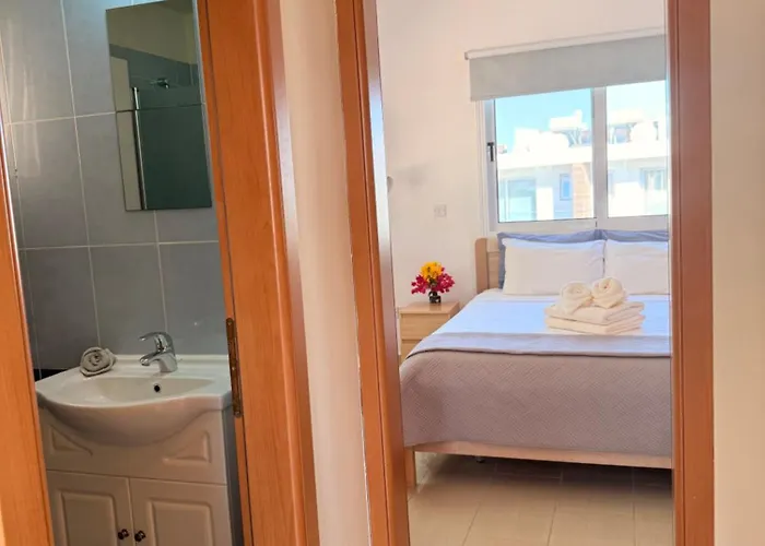 Lovely Home,kapparis,2 Swimming Pools,wifi פאראלימני